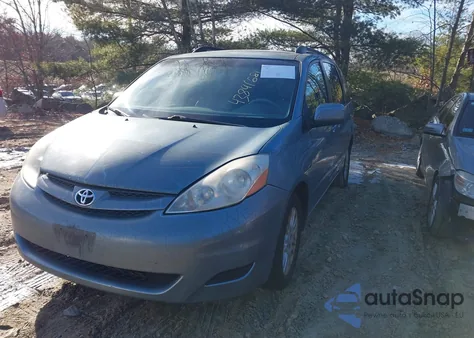 2009 Toyota Sienna Xle z USA, uszkodzony, nr VIN 5TDBK22C99S025916